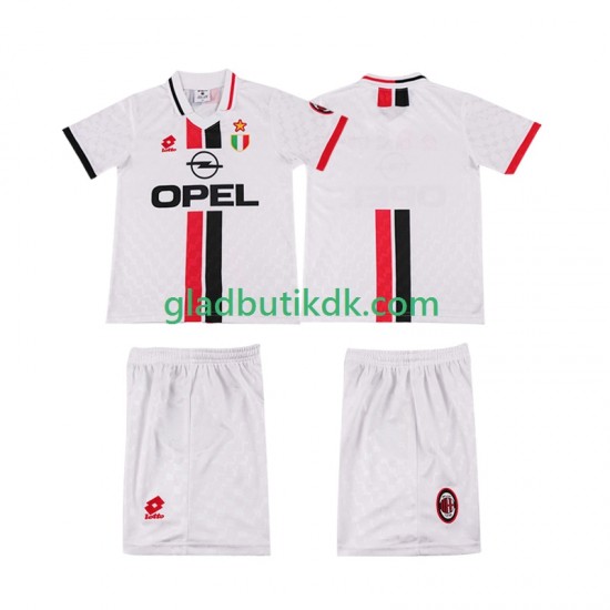 Udebane Trøje AC Milan Retro 1996 1997 K/Æ Børn(+Shorts)