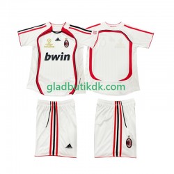 Udebane Trøje AC Milan Retro 2006 2007 K/Æ Børn(+Shorts)