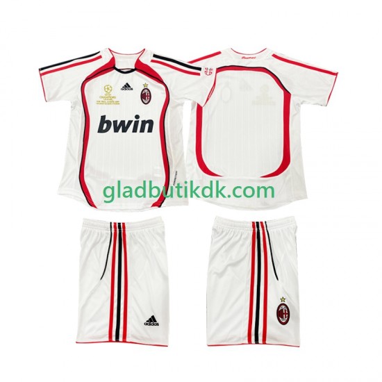 Udebane Trøje AC Milan Retro 2006 2007 K/Æ Børn(+Shorts)