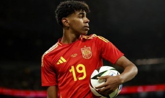 Spanien lider overraskelse i VM-åbningskamp