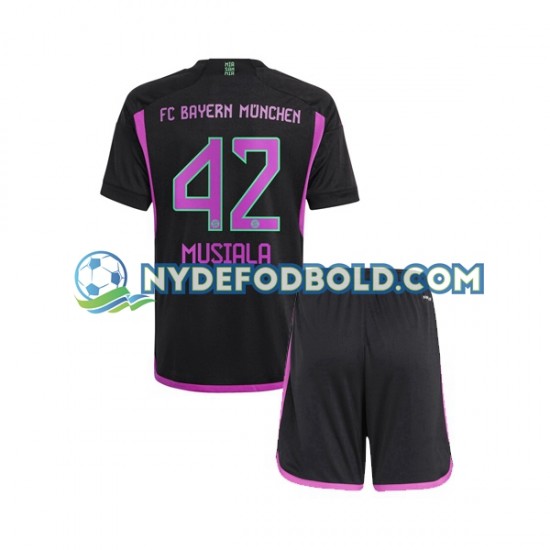 Udebane Trøje FC Bayern München Jamal Musiala 42 2023-2024 K/Æ Børn(+Shorts)