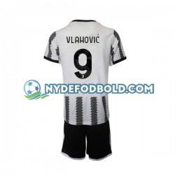 Hjemmebane Trøje Juventus Vlahovic 9 2022-2023 K/Æ Børn(+Shorts)