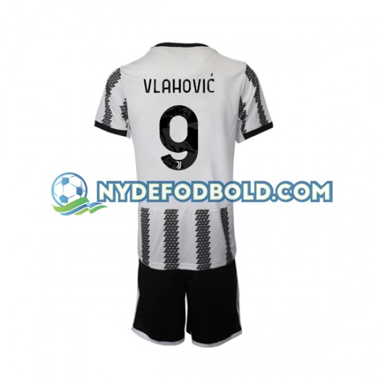 Hjemmebane Trøje Juventus Vlahovic 9 2022-2023 K/Æ Børn(+Shorts)