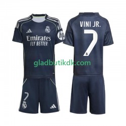 Udebane Trøje Real Madrid Vinicius Junior 7 2025-2026 K/Æ Børn(+Shorts)